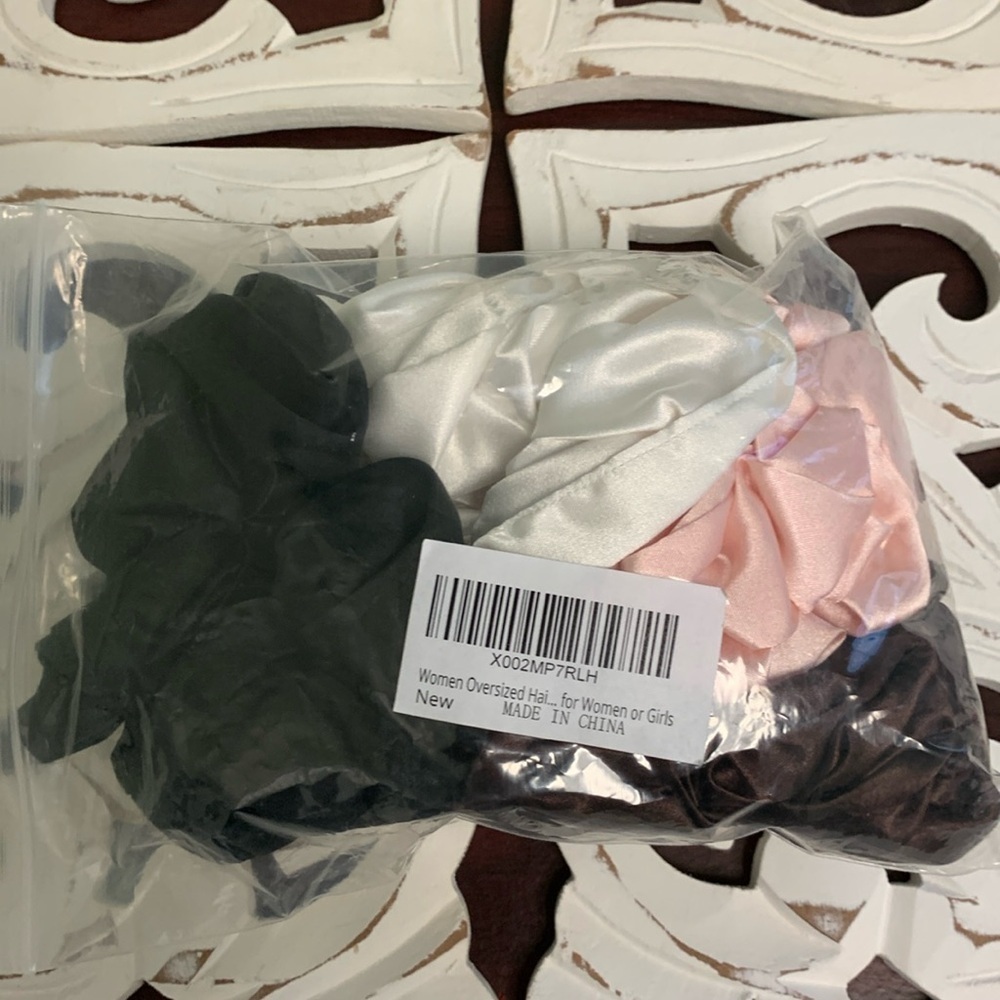 Bundle of 5 Oversized Scrunchies Black, Champagne Gold, White, and Pink NIB - Picture 2 of 10